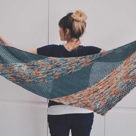 One of a kind hand knit shawl (100% wool) - Picture 3 of 4